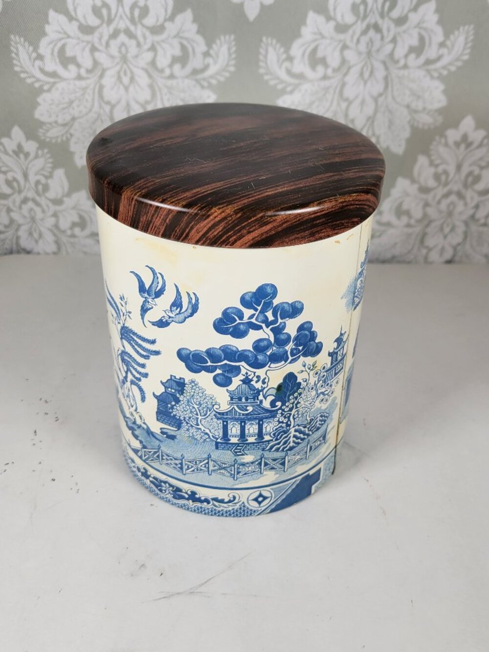 Vintage Blue Willow Oriental Tin Can Canister Blue & White Metal Wood Grain Lid